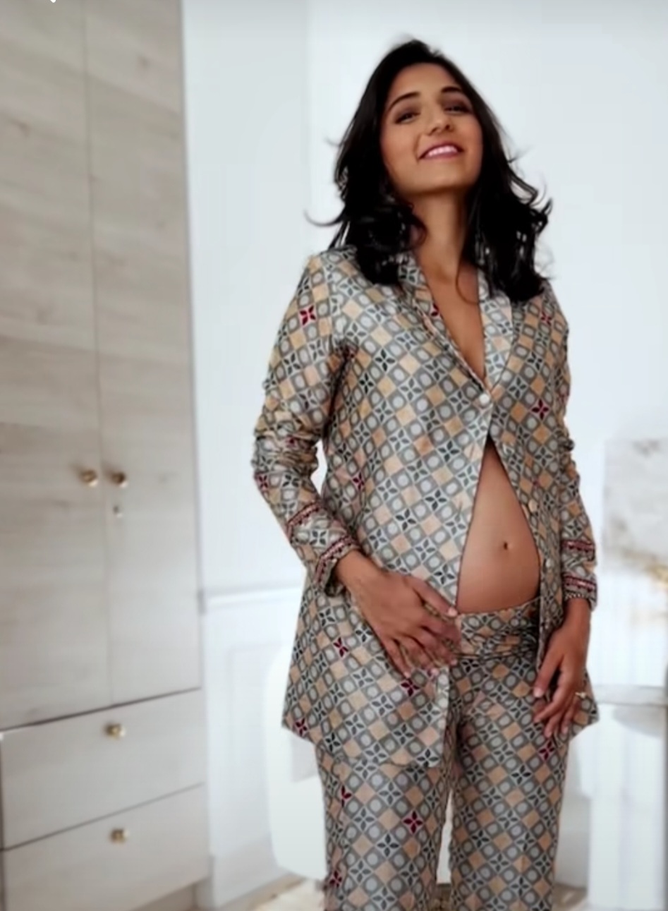 Pant-Suit Co-ord - Outfit Ideas for Maternity Photoshoot (9)