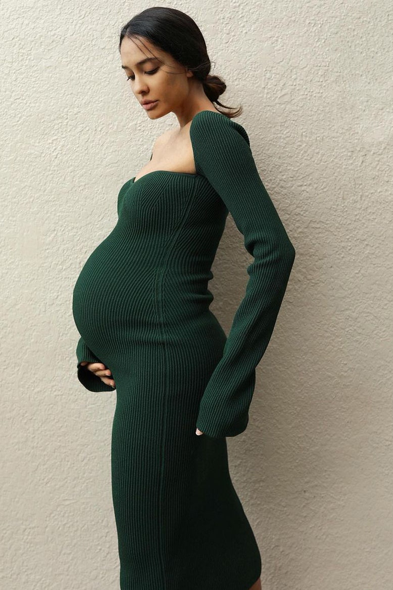 Bodycon dress - Outfit Ideas for Maternity Photoshoot