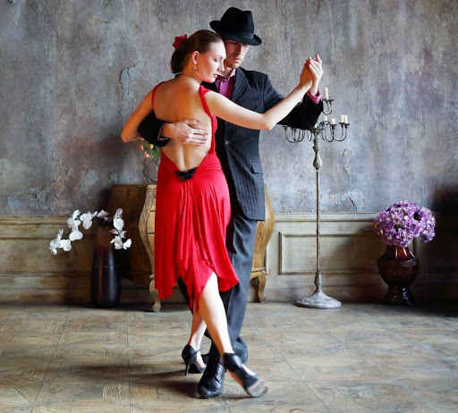 latest Indoor Pre-Wedding Photoshoot Ideas - Tango Dance